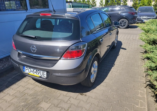 Opel Astra cena 18900 przebieg: 245000, rok produkcji 2012 z Poznań małe 121